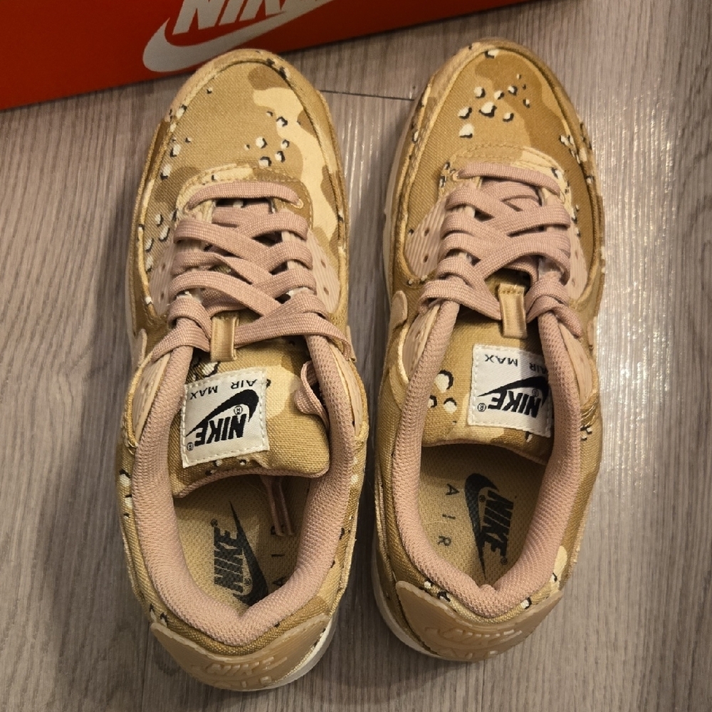Nike Air Max 90 Sneakers - Picture 4 of 8